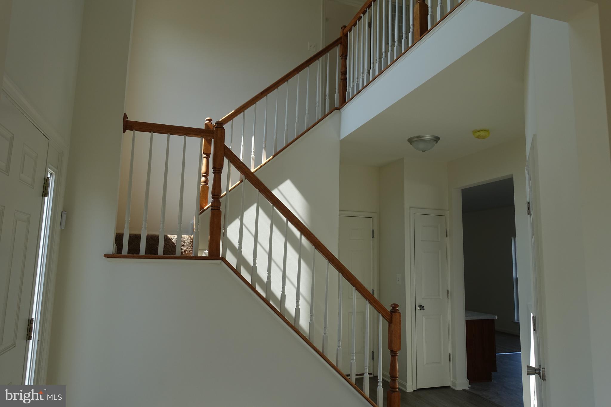 411 Robbins Farm Road Cambridge, MD 21613 - Photo 4 of 35 The open foyer welcomes you home
