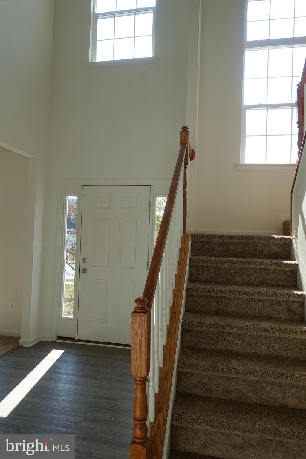 411 Robbins Farm Road Cambridge, MD 21613 - Photo 7 of 35 Bright open entry and stair way