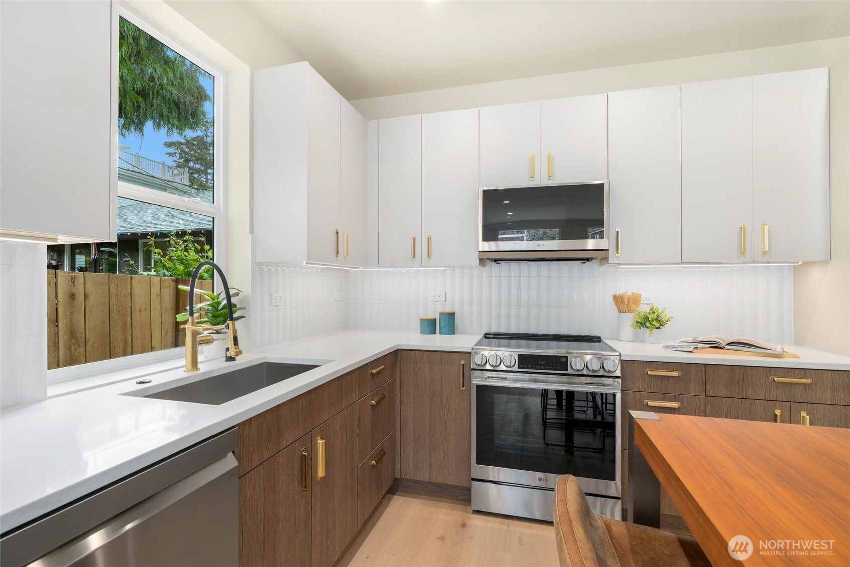4413 50th Avenue Southwest Seattle, WA 98116 - Photo 11 of 36