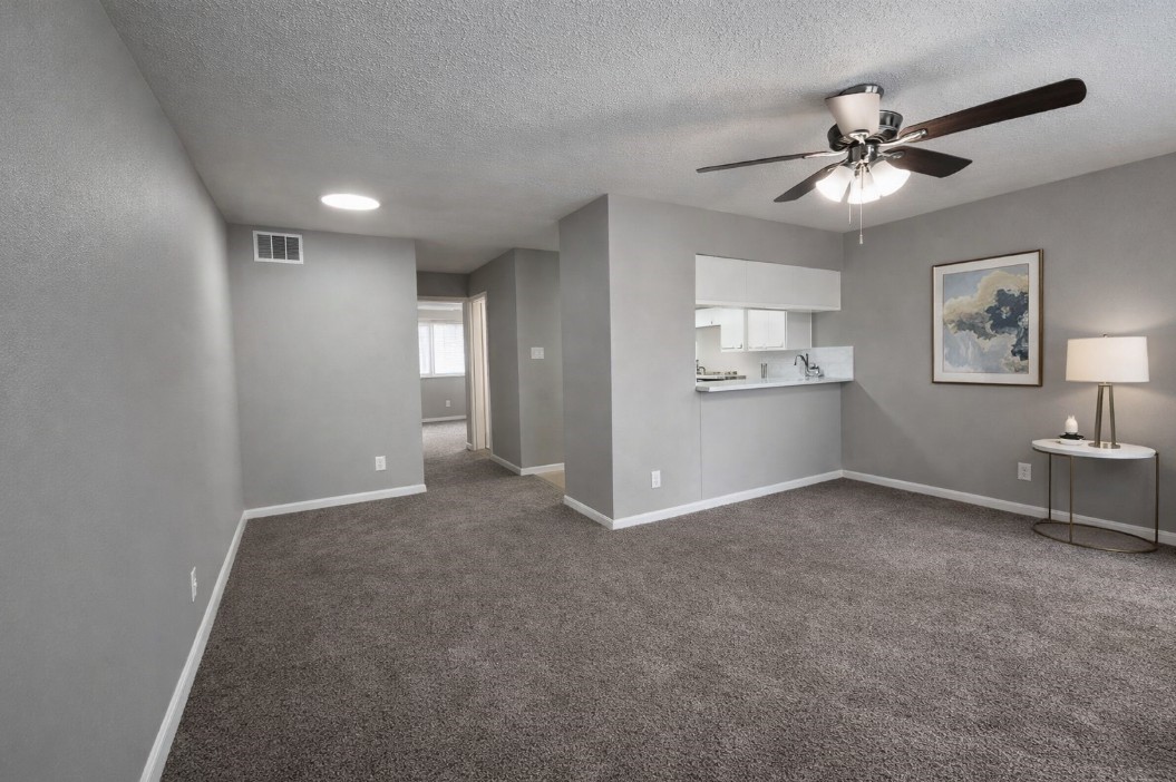 414 Marshall Street, Unit 21 Houston, TX 77006 - Photo 2 of 7 a view of an empty room with a window