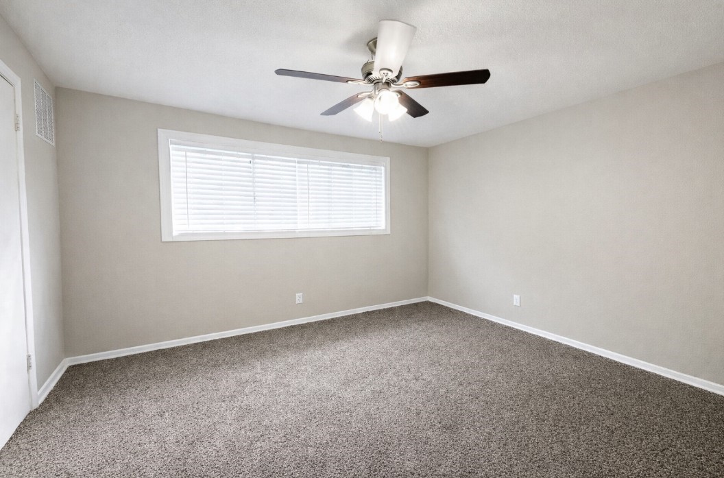 414 Marshall Street, Unit 21 Houston, TX 77006 - Photo 7 of 7 an empty room with a window and a fan