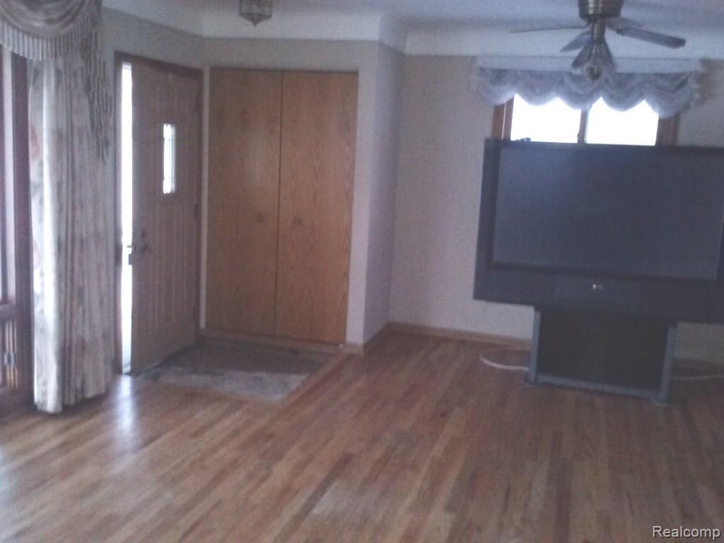 11046 Erdmann Road Sterling Heights, MI 48314 - Photo 3 of 26 0107141716b.jpg