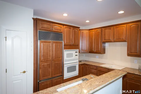 $739,000 | 108 Imperial Court, Unit 108, Trumbull, CT 06611