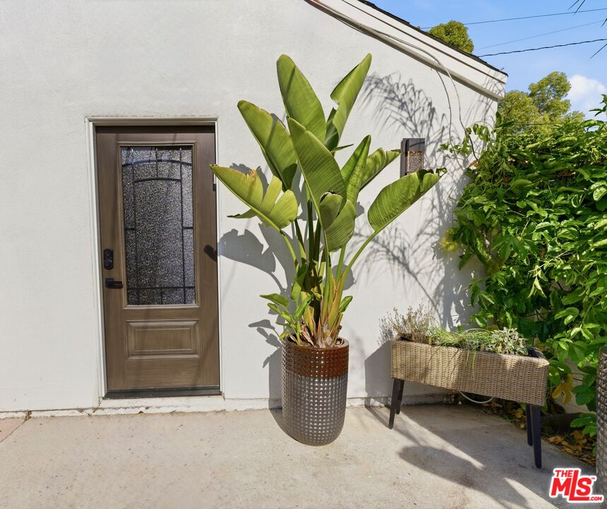 132 North Carson Road, Unit A Beverly Hills, CA 90211 - Photo 4 of 14