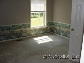 1872 North Rugby Road Hendersonville, NC 28791 - Photo 7 of 12 Gallery Image 7