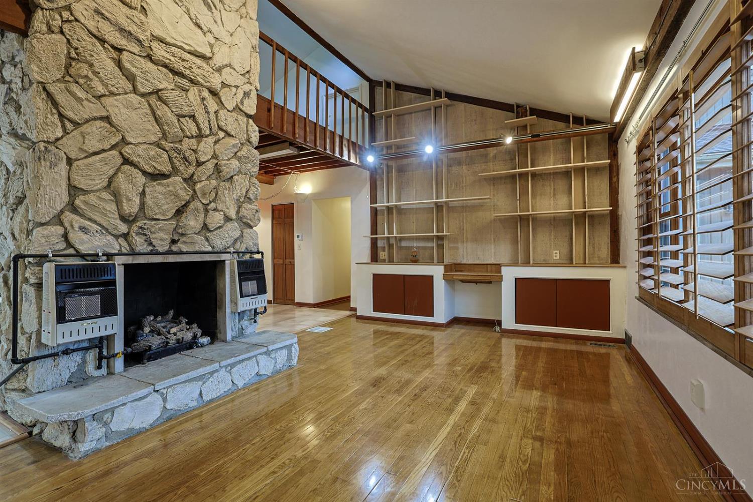 8877 Wuest Road Cincinnati, OH 45251 - Photo 5 of 64