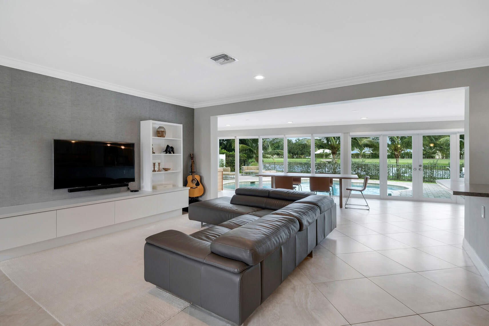 5733 Golfway Drive Boca Raton, FL 33433 - Photo 5 of 25 Living