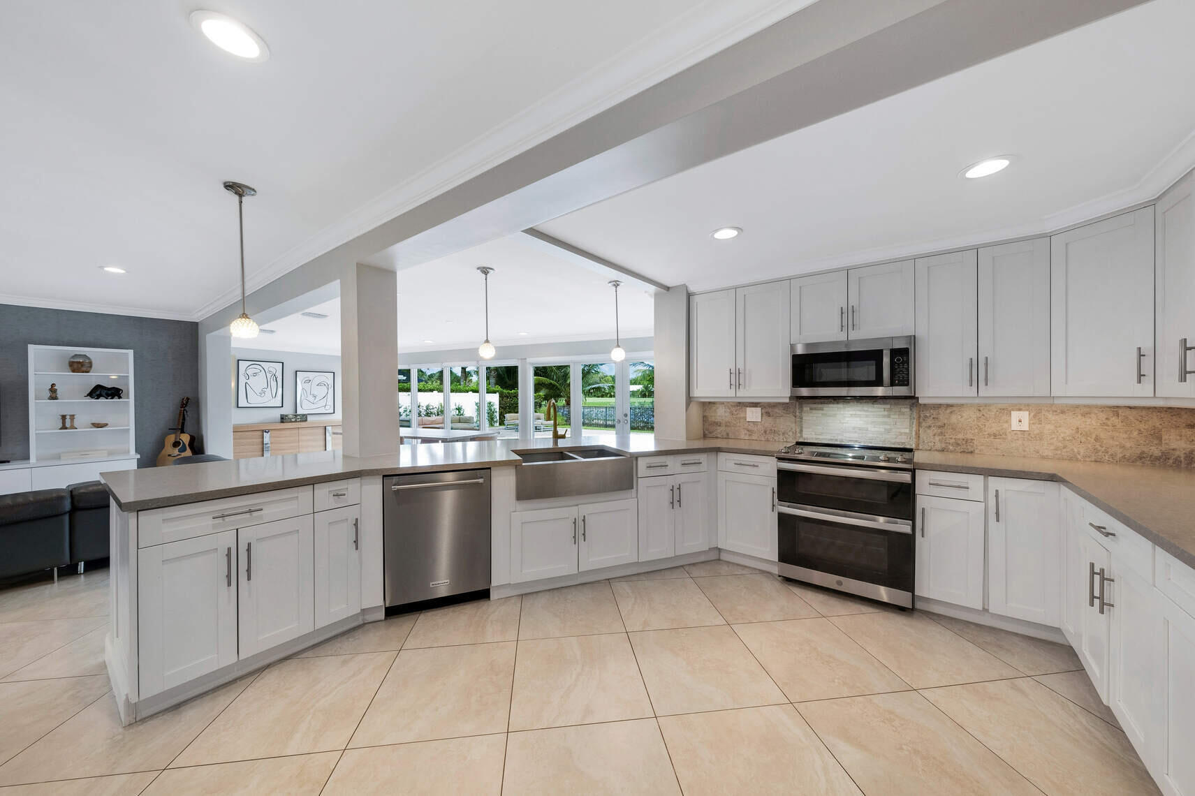 5733 Golfway Drive Boca Raton, FL 33433 - Photo 8 of 25 Kitchen