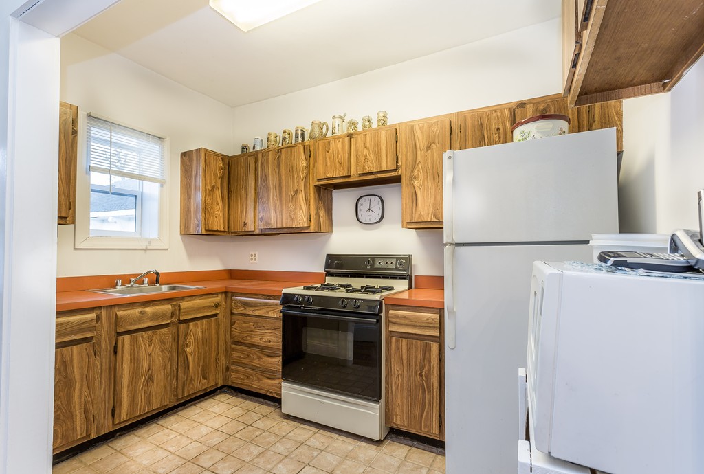 3 Middle Road Acushnet, MA 02743 - Photo 5 of 30 Gallery Image 5