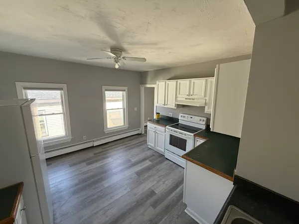 $2,100 | 142 Belmont Street, Unit 2, Worcester, MA 01605