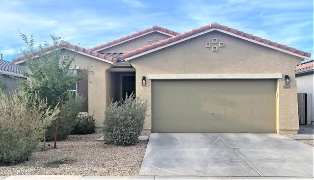 $1,995 | 2822 West Apollo Road, Phoenix, AZ 85041
