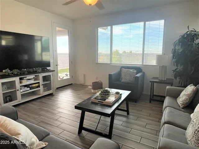 $1,995 | 2822 West Apollo Road, Phoenix, AZ 85041