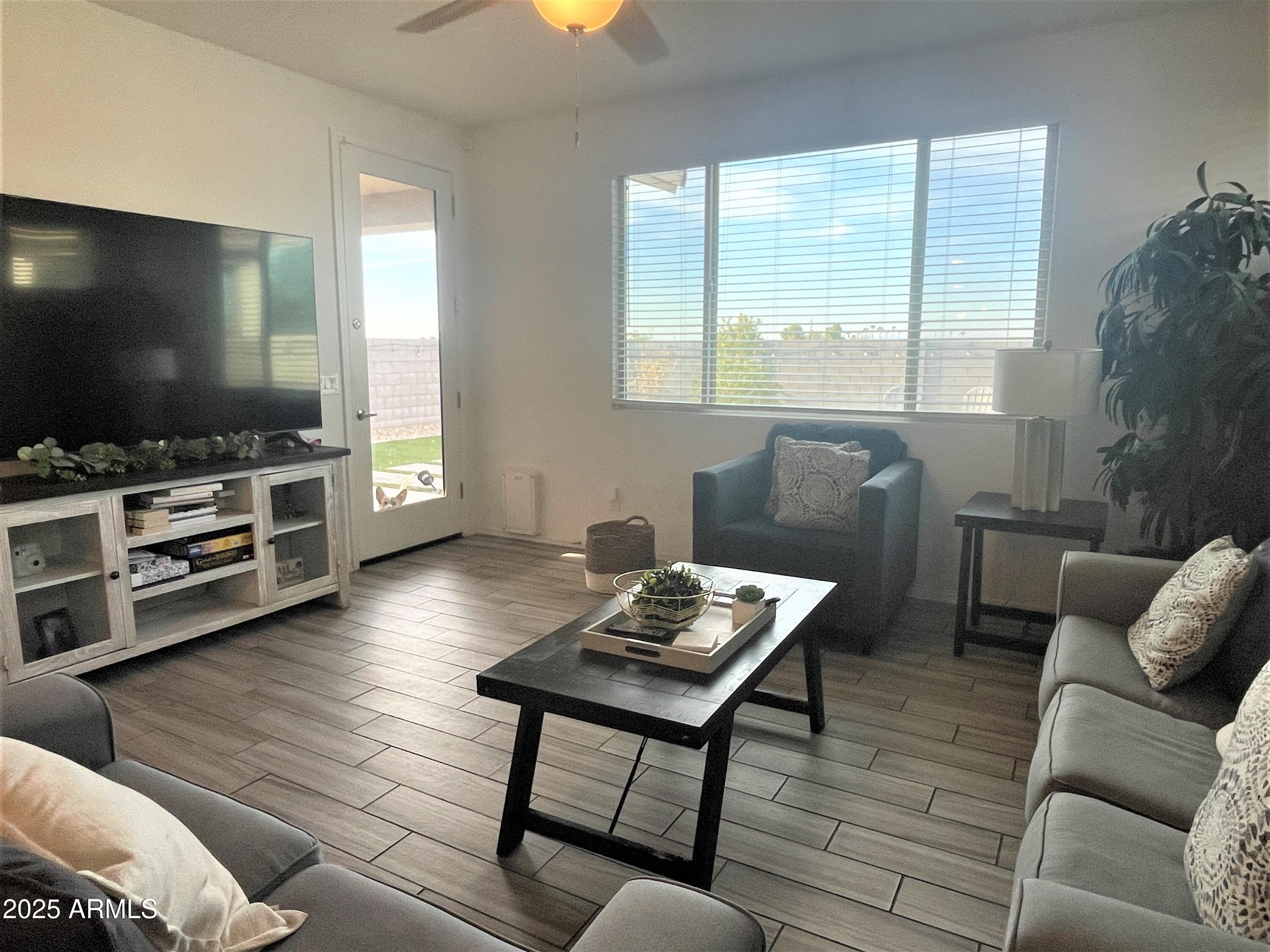 2822 West Apollo Road Phoenix, AZ 85041 - Photo 3 of 22 IMG_2931