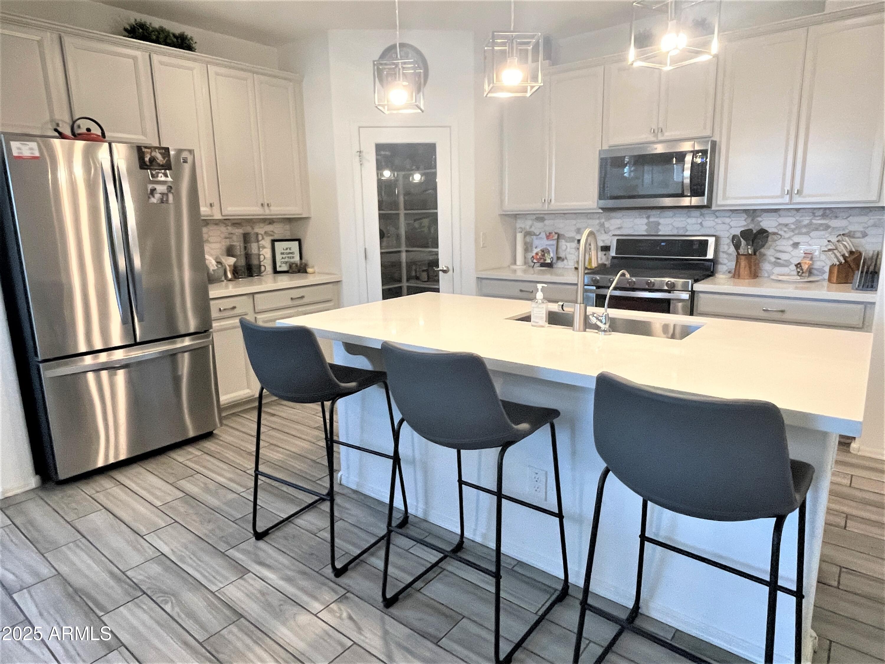 2822 West Apollo Road Phoenix, AZ 85041 - Photo 6 of 22 IMG_2939