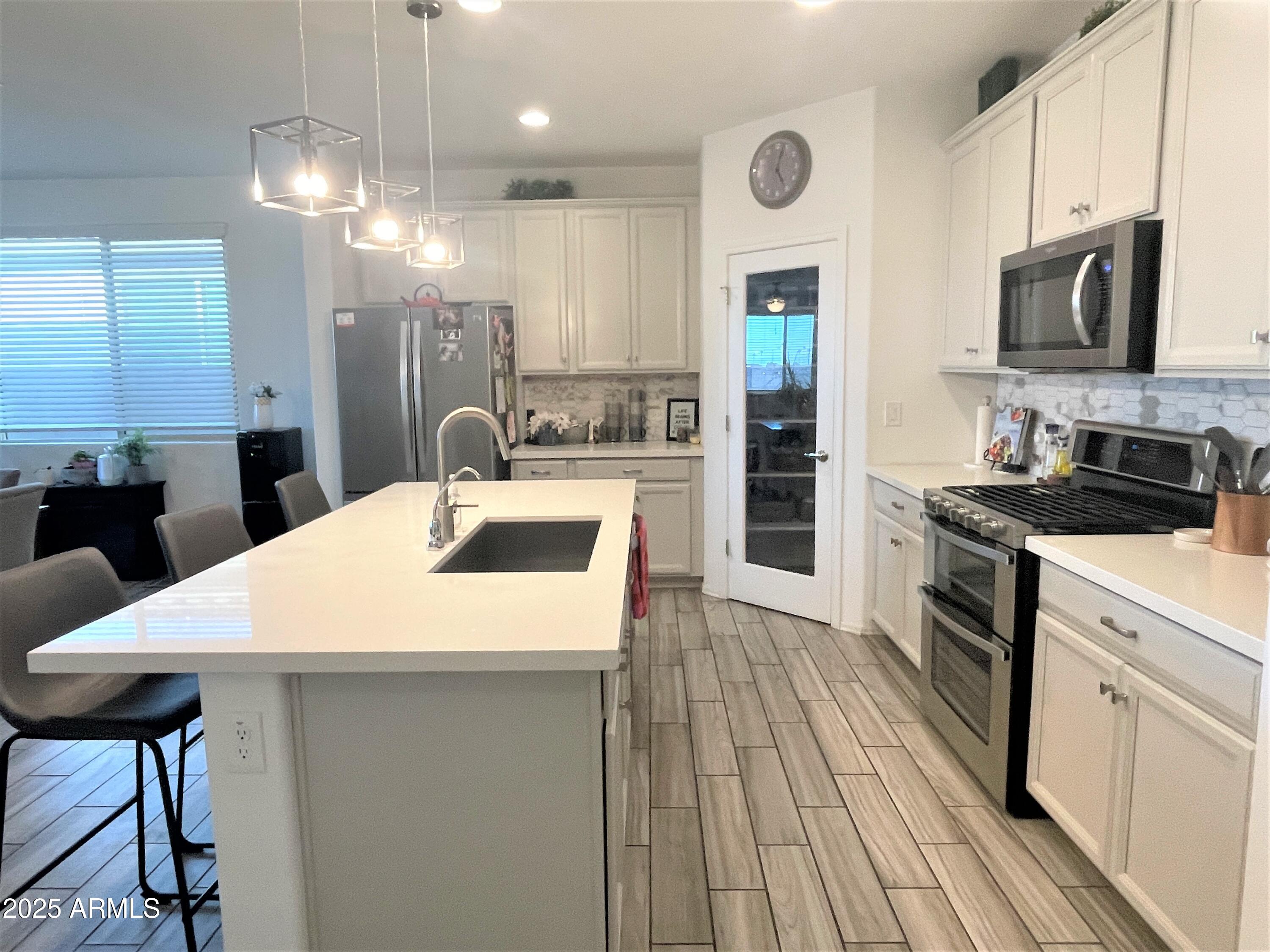 2822 West Apollo Road Phoenix, AZ 85041 - Photo 8 of 22 IMG_2945