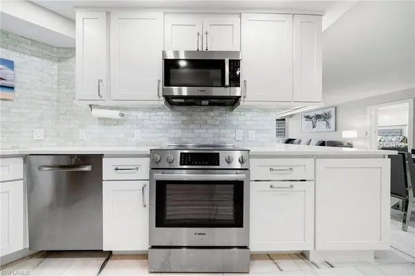 $10,000 | 4001 Gulf Shore Boulevard North, Unit 702, Naples, FL 34103