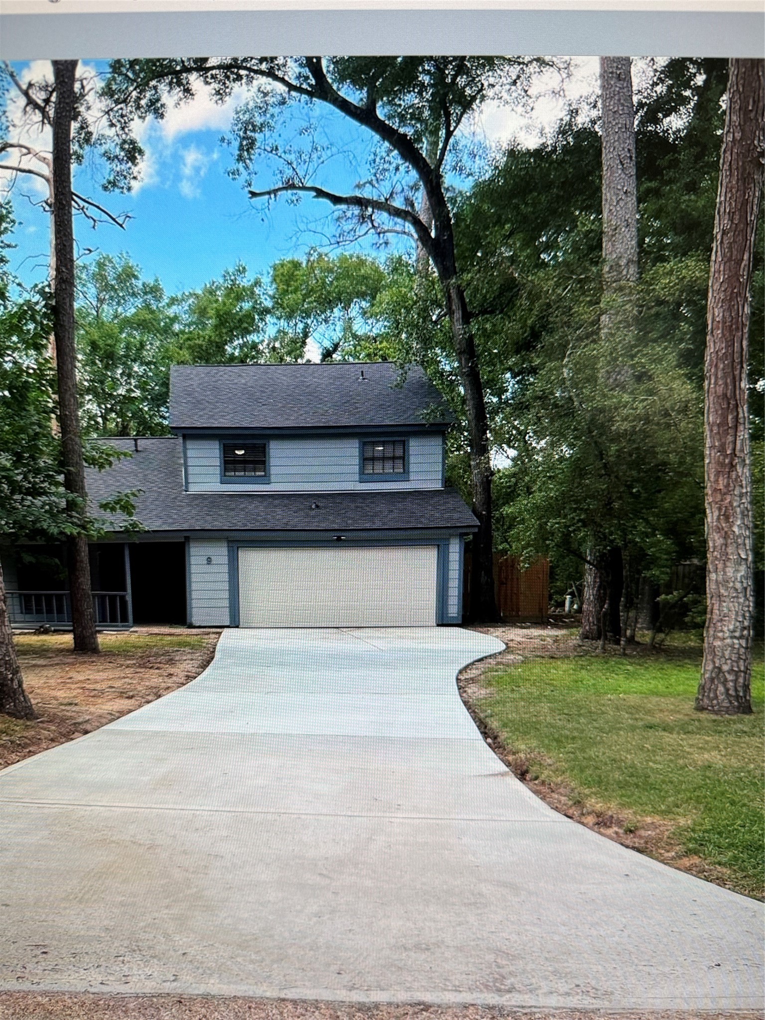 a view of backyard with a garden and trees