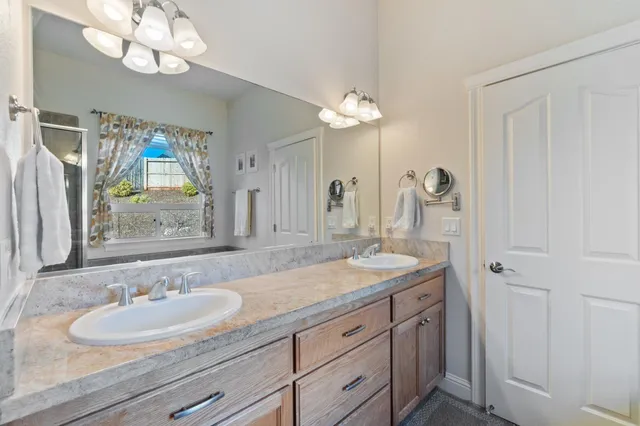 $525,000 | 2030 Hedgerow Avenue, Redding, CA 96003