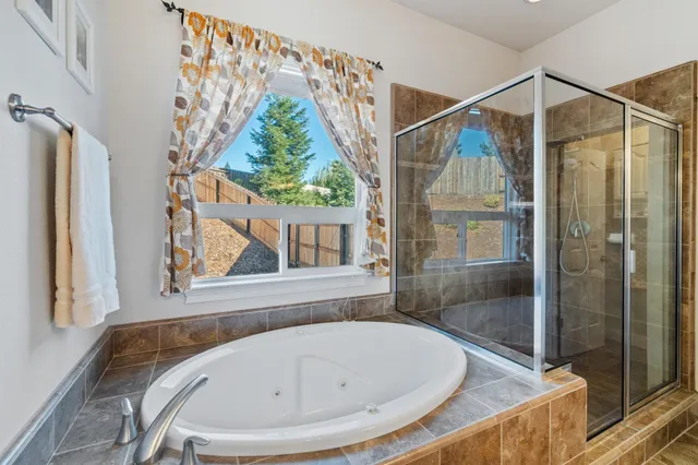 $525,000 | 2030 Hedgerow Avenue, Redding, CA 96003