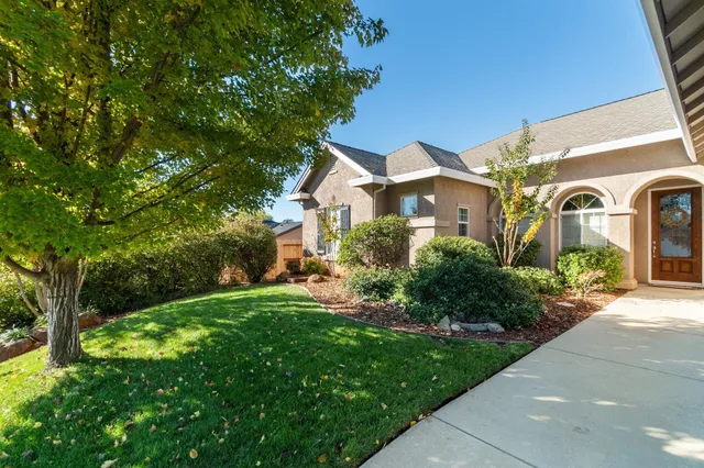 $525,000 | 2030 Hedgerow Avenue, Redding, CA 96003