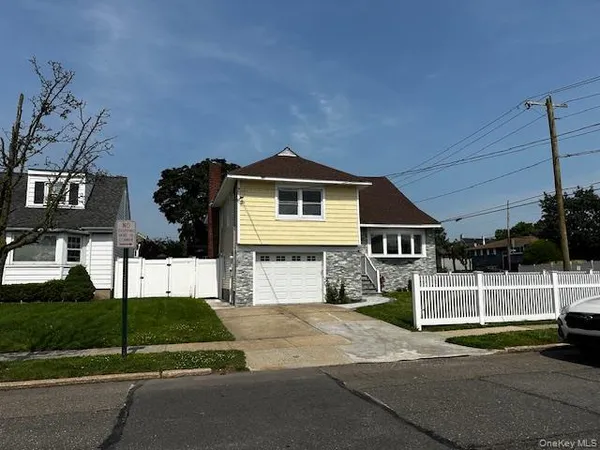 $1,100,000 | 558 Oxford Road, Cedarhurst, NY 11516