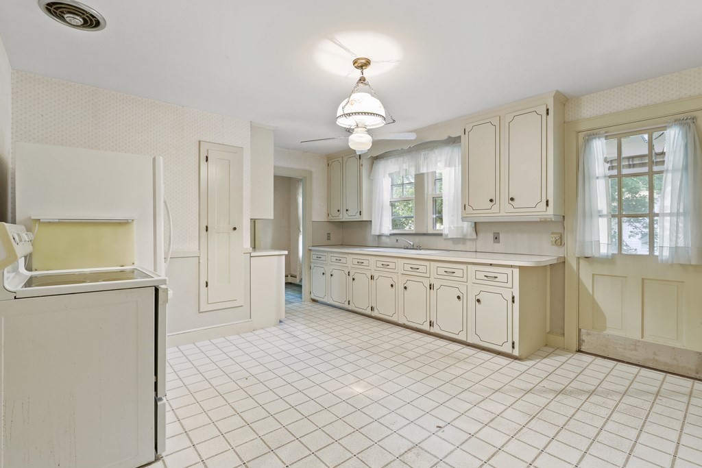 235 Brookline Street Needham, MA 02492 - Photo 5 of 27 Gallery Image 5