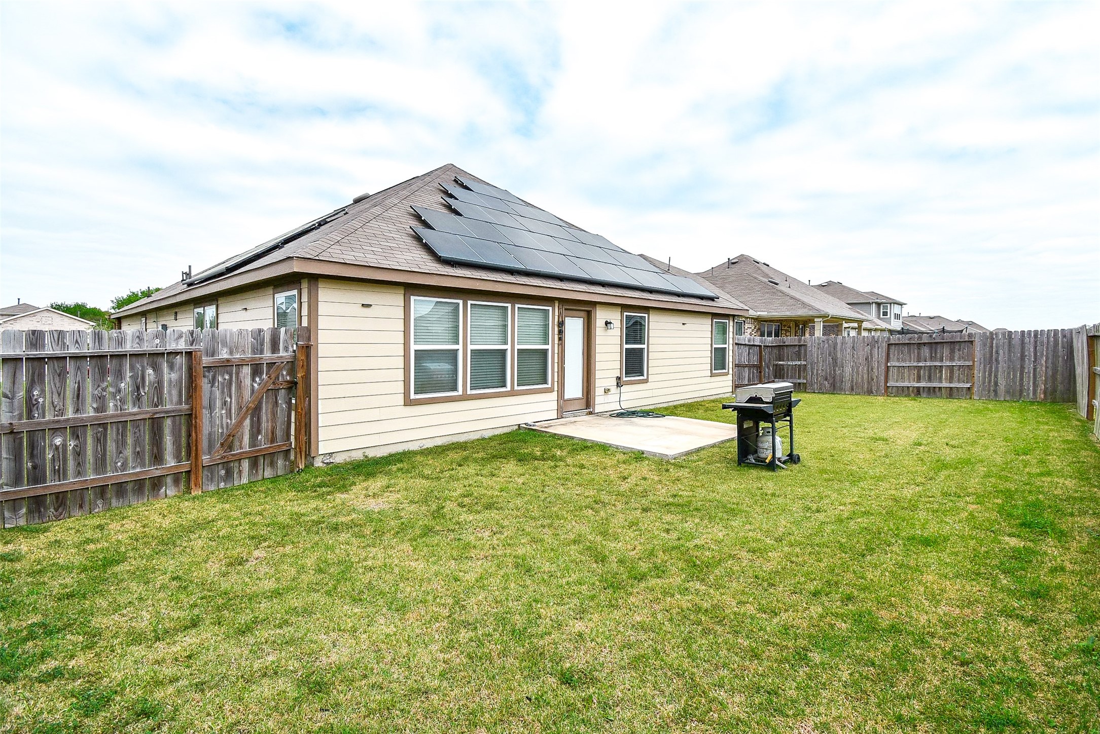 5912 Whitewing Road Rosenberg, TX 77469 - Photo 6 of 25 a house view with a garden space