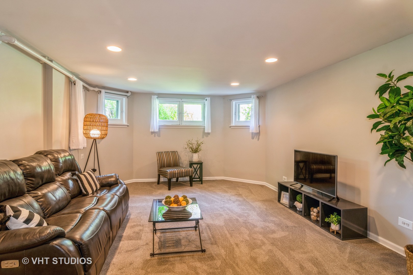 65 Longcommon Road, Unit G Riverside, IL 60546 - Photo 3 of 19 a living room with furniture and a flat screen tv with wooden floor