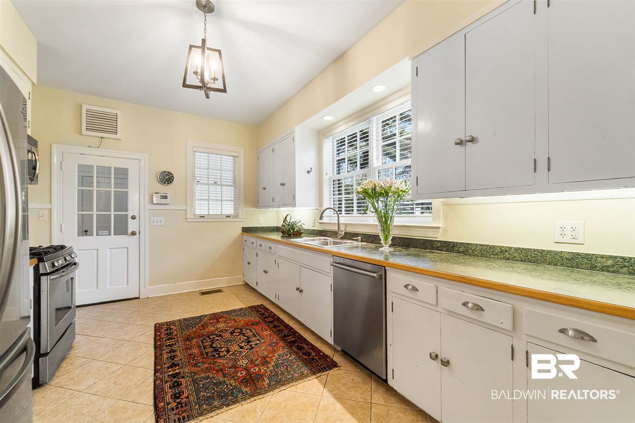 1912 Dauphin Street Mobile, AL 36606 - Photo 16 of 40