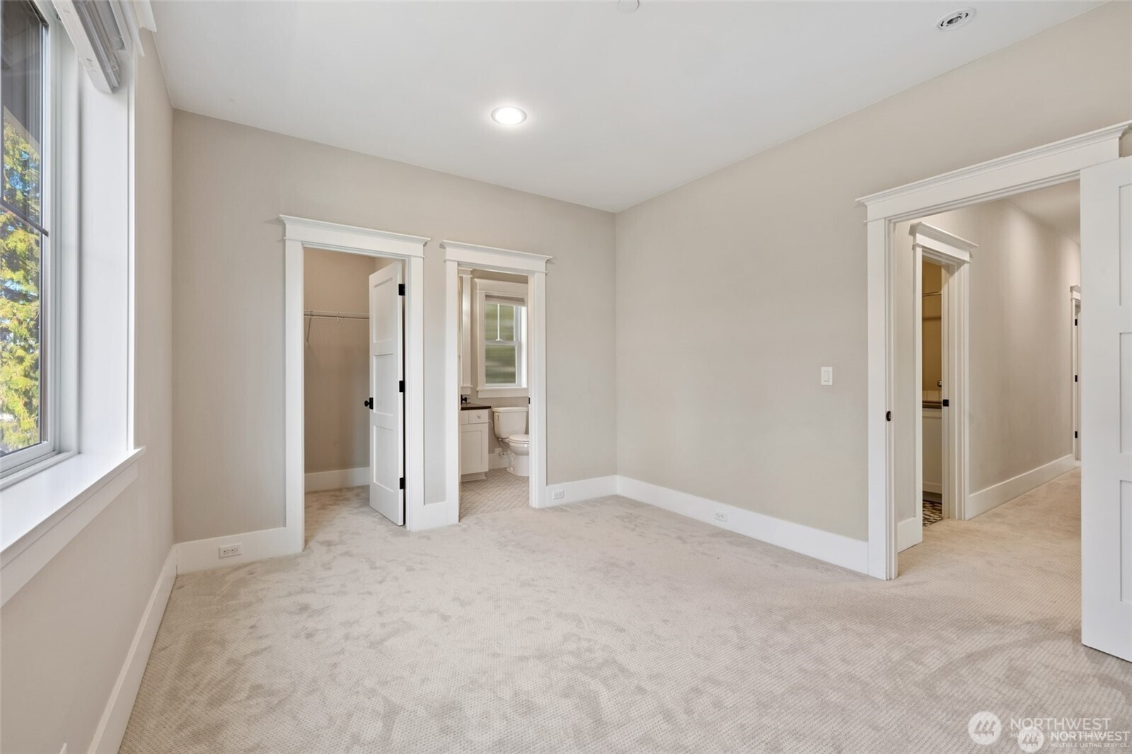 10610 Northeast 28th Street Bellevue, WA 98004 - Photo 26 of 35