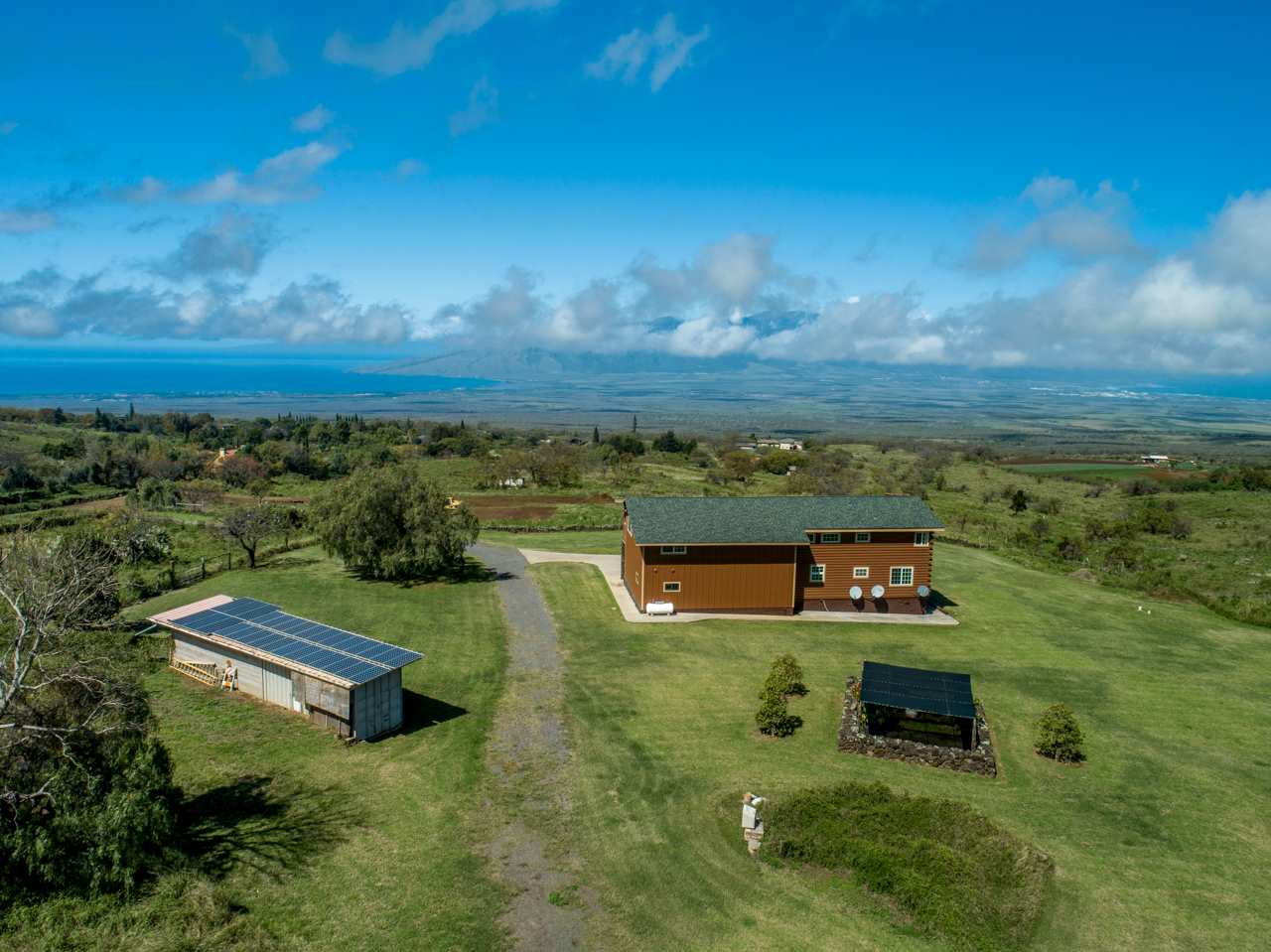 600 Calasa Road Kula, HI 96790 - Photo 5 of 30 a view of a water with a yard