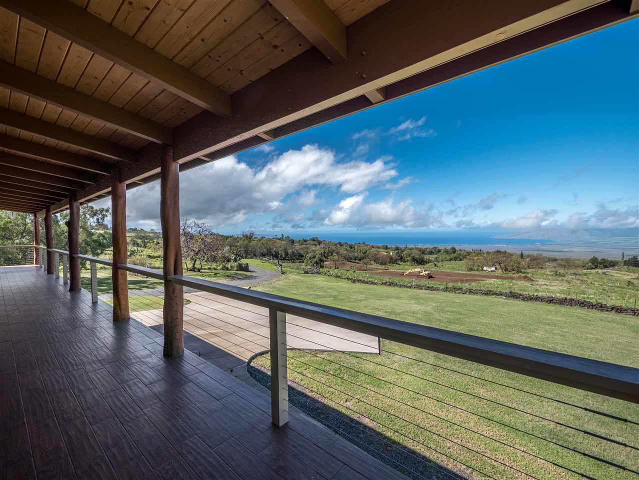 600 Calasa Road Kula, HI 96790 - Photo 9 of 30 a view of an ocean from a balcony