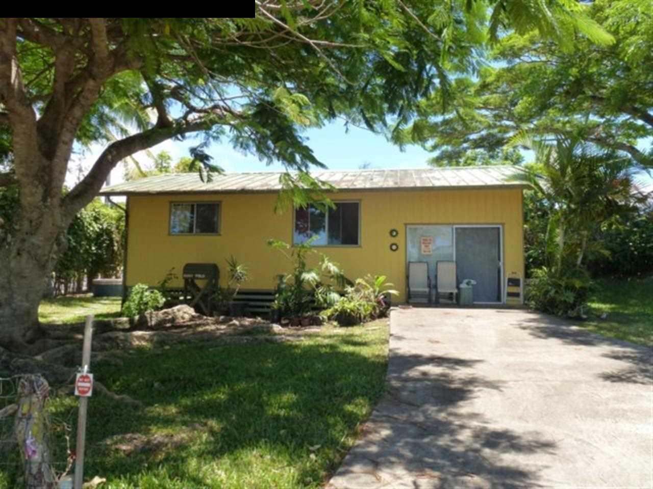 1220 West Kuiaha Road, Unit B1 Haiku, HI 96708 - Photo 24 of 29 a front view of house with yard and green space