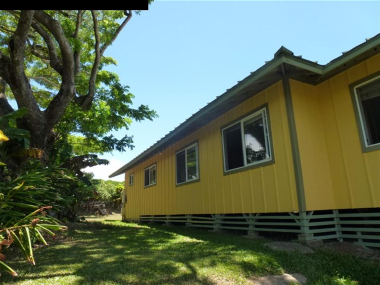 1220 West Kuiaha Road, Unit B1 Haiku, HI 96708 - Photo 27 of 29 a front view of a house with garden