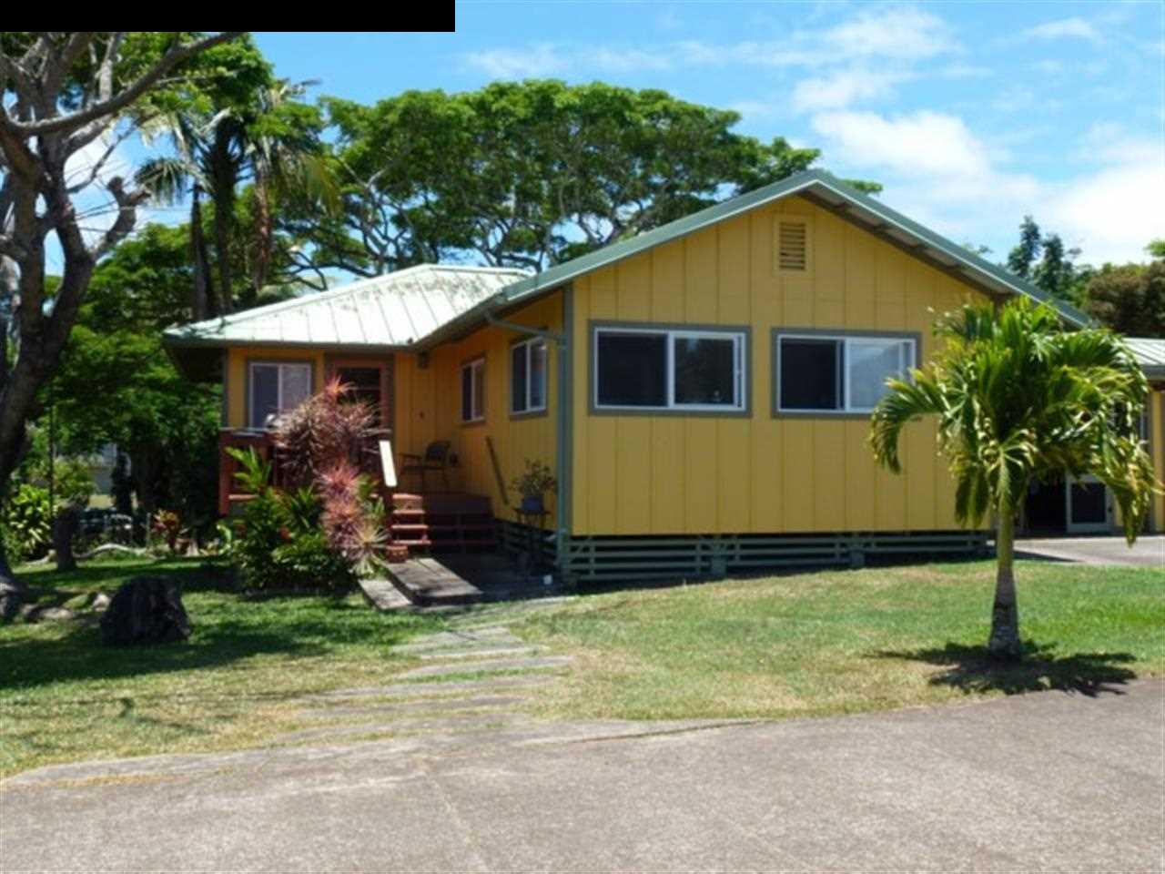 1220 West Kuiaha Road, Unit B1 Haiku, HI 96708 - Photo 3 of 29 a front view of house with yard