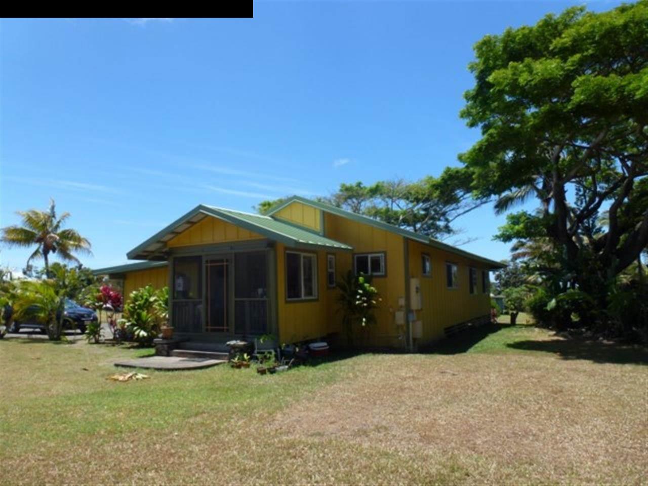 1220 West Kuiaha Road, Unit B1 Haiku, HI 96708 - Photo 4 of 29 a front view of a house with garden
