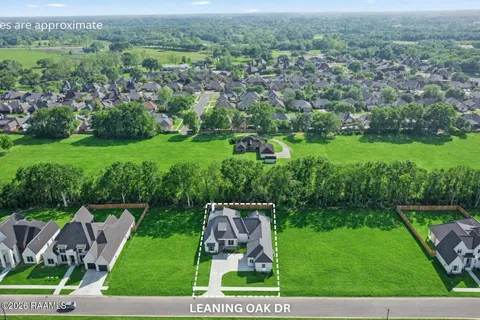 $875,000 | 111 Leaning Oak Drive, Lafayette, LA 70508