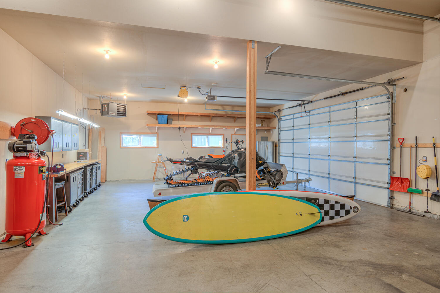 17295 Azusa Road Bend, OR 97707 - Photo 33 of 40 a view of a room with gym equipment