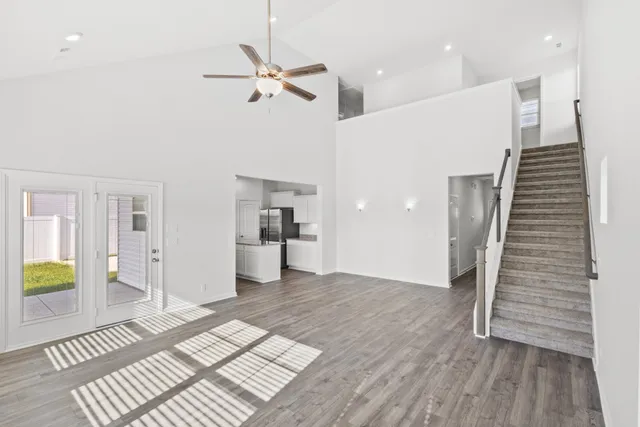 a view of an entryway with a workspace