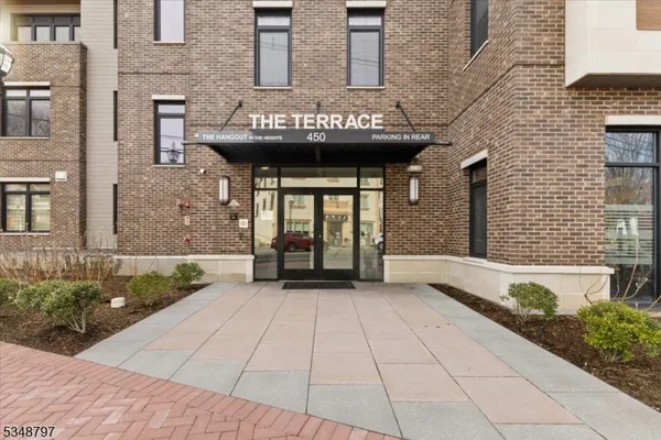 $3,950 | 450 Springfield Avenue, Unit 301, Berkeley Heights, NJ 07922