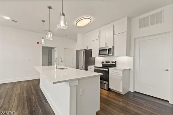 $3,950 | 450 Springfield Avenue, Unit 301, Berkeley Heights, NJ 07922