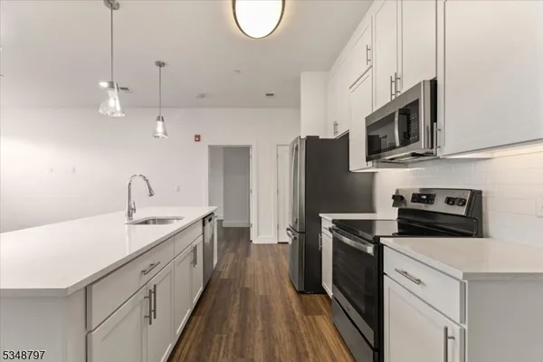 $3,950 | 450 Springfield Avenue, Unit 301, Berkeley Heights, NJ 07922