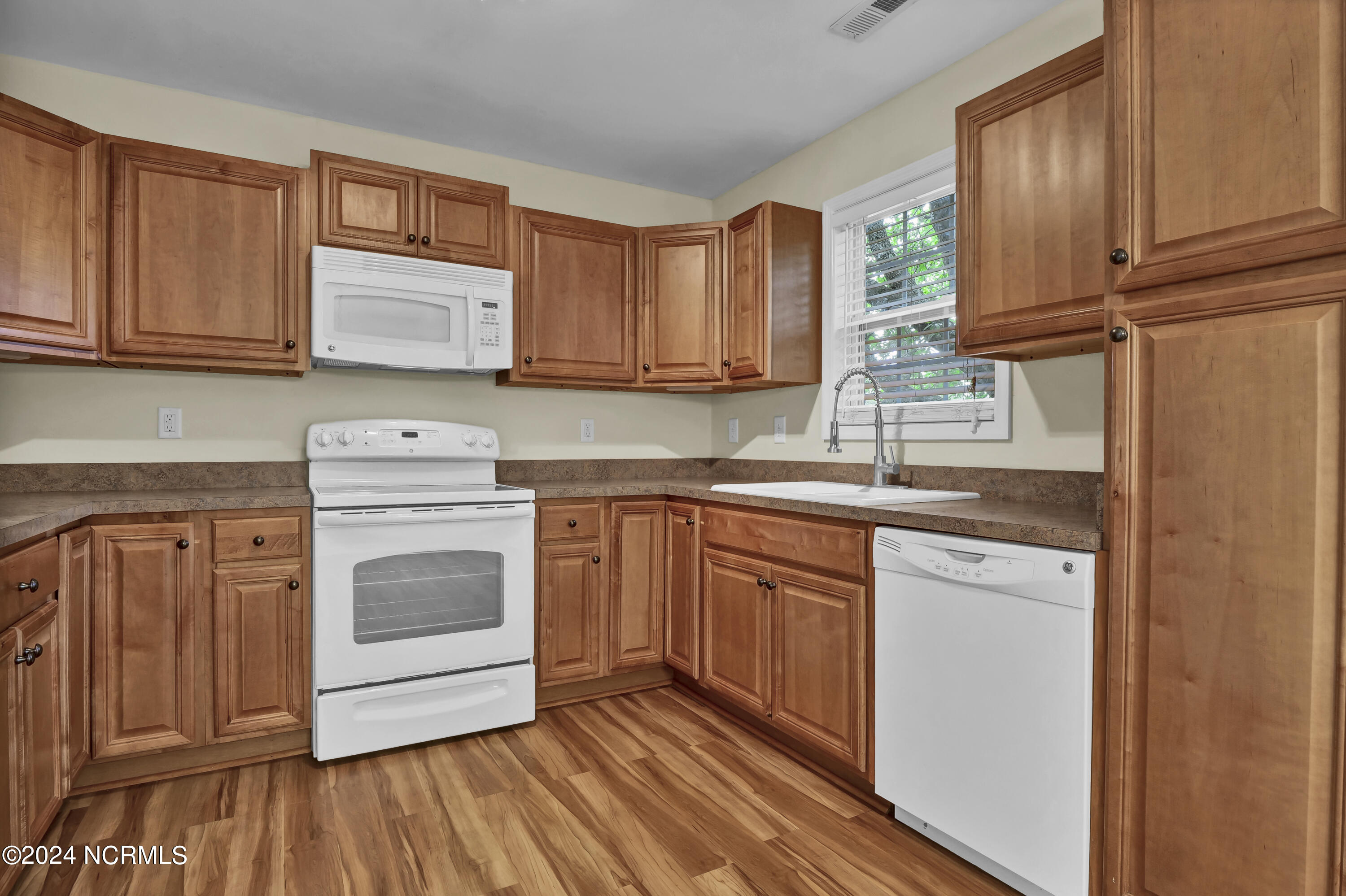 401 Ridgeway Lane Holly Ridge, NC 28445 - Photo 9 of 31 PJA17735