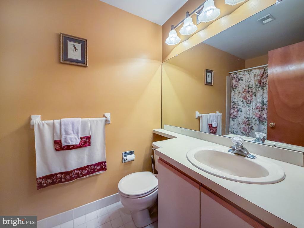 72203 Delaire Landing Road, Unit 203 Philadelphia, PA 19114 - Photo 20 of 32 Hall bath