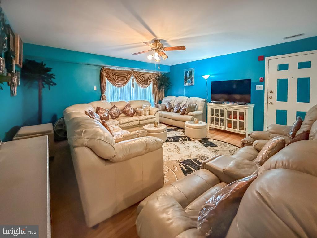 72203 Delaire Landing Road, Unit 203 Philadelphia, PA 19114 - Photo 6 of 32 Living room