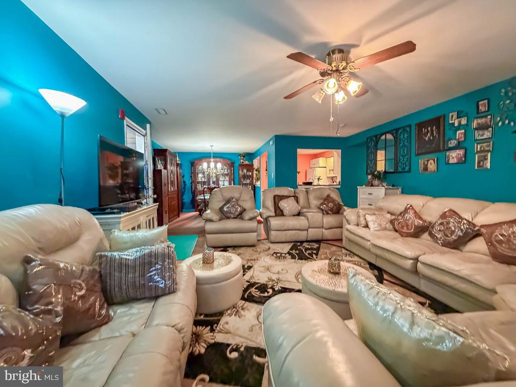 72203 Delaire Landing Road, Unit 203 Philadelphia, PA 19114 - Photo 8 of 32