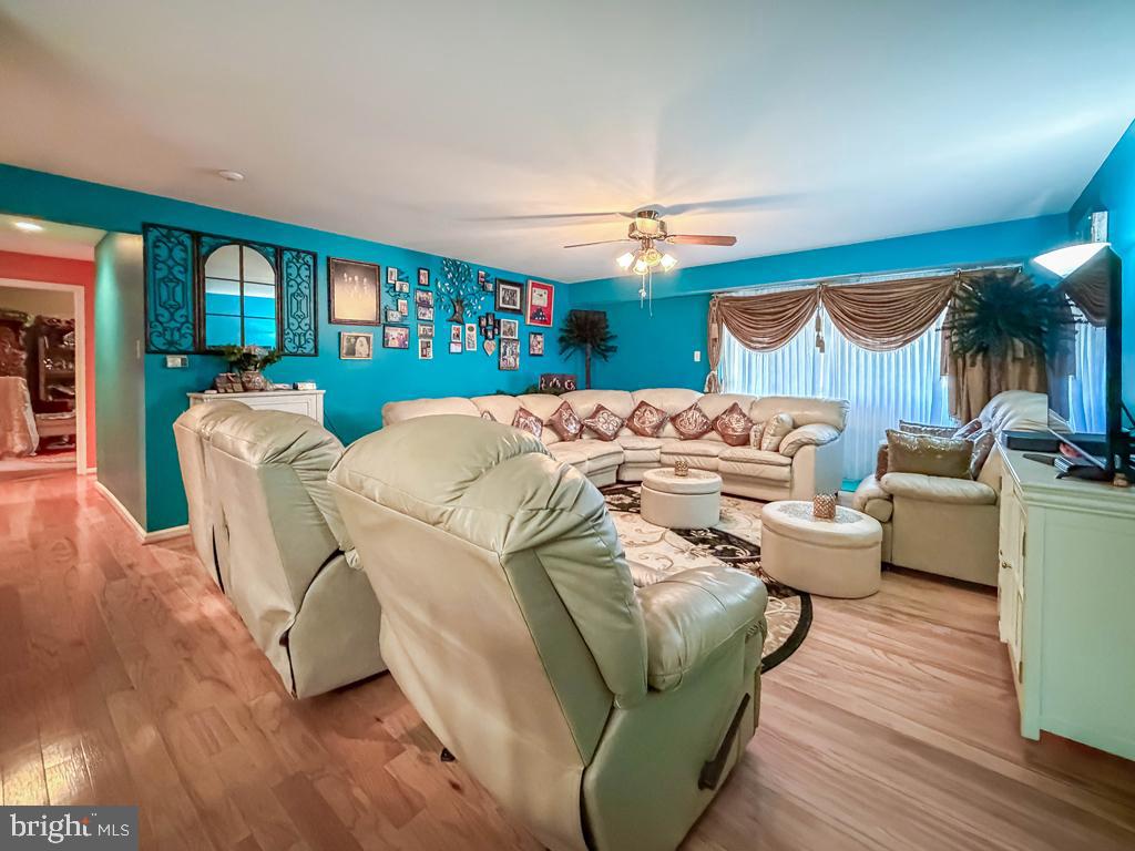 72203 Delaire Landing Road, Unit 203 Philadelphia, PA 19114 - Photo 9 of 32