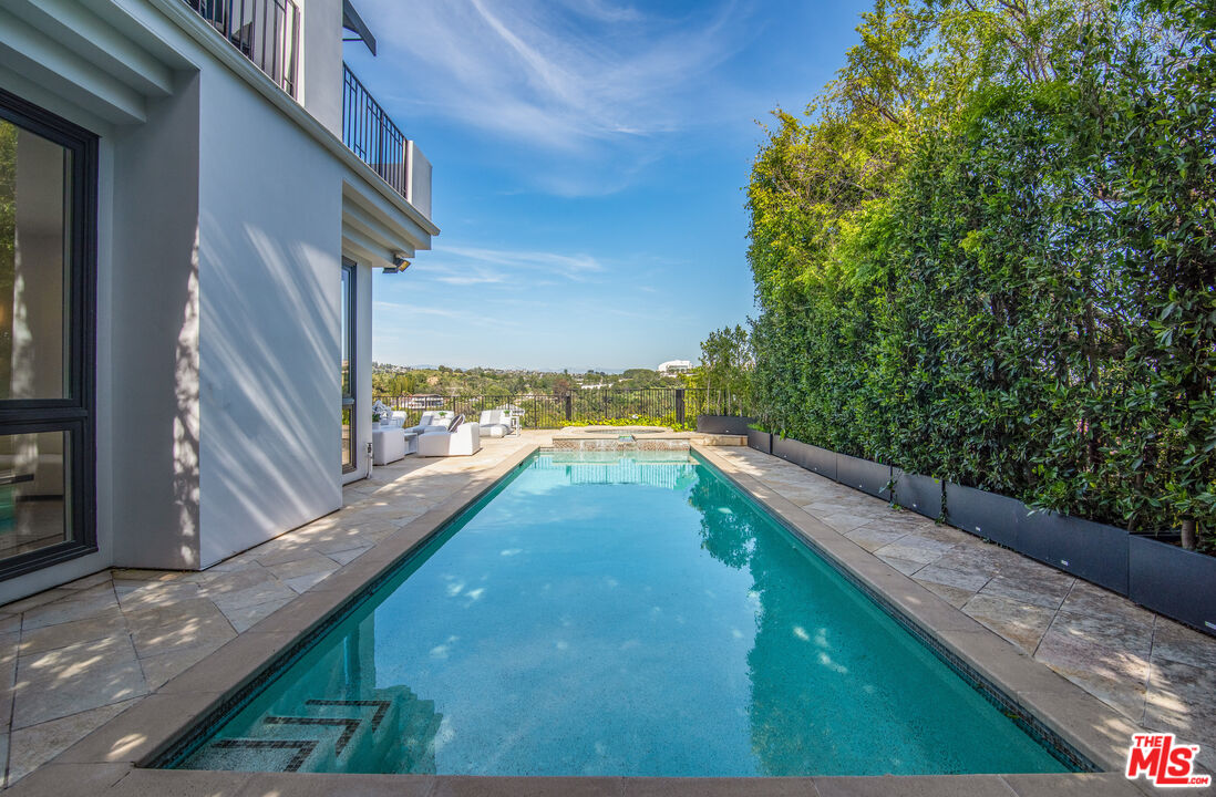 930 North Tigertail Road Los Angeles, CA 90049 - Photo 22 of 26