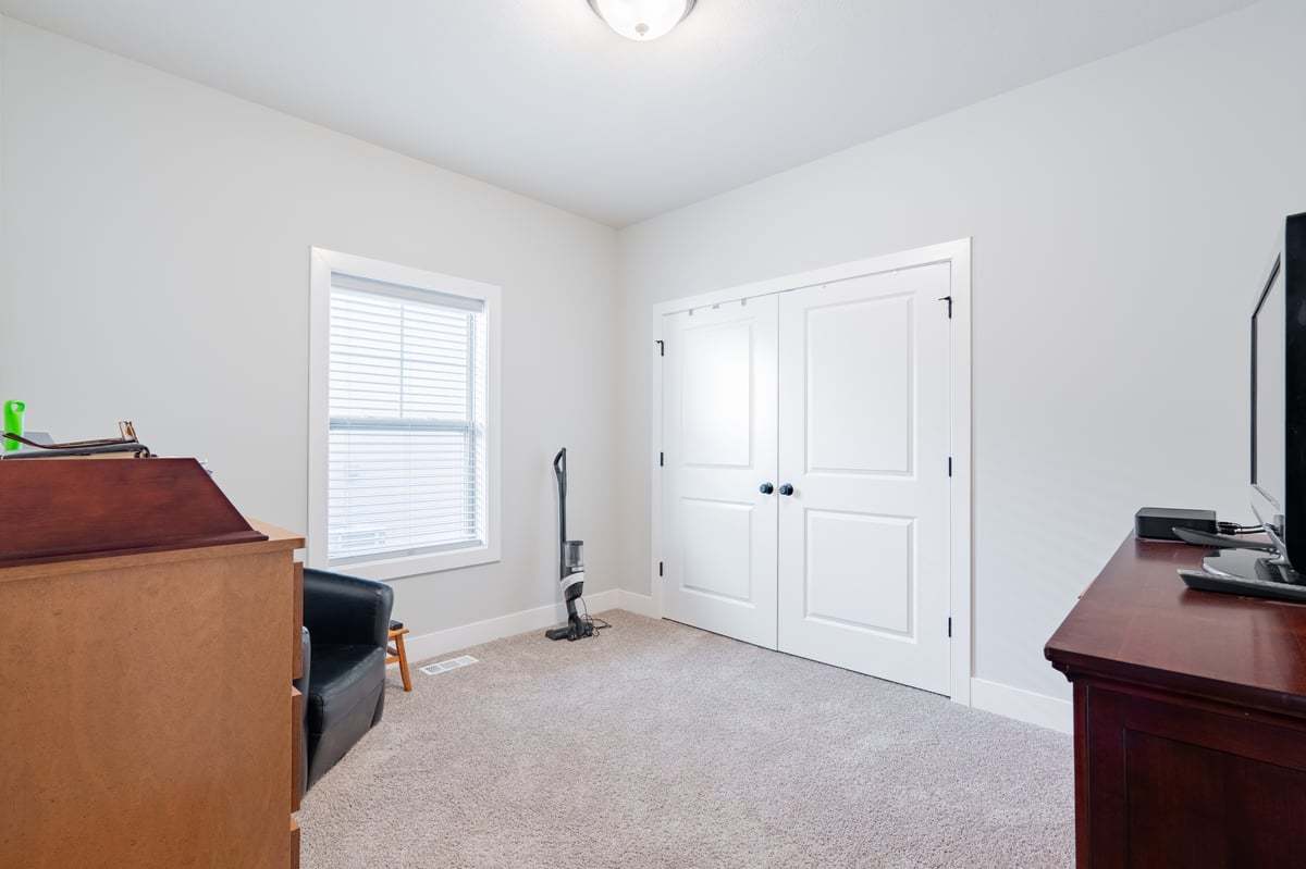 1809 Glenbridge Road Bloomington, IL 61704 - Photo 12 of 23 a view of a room with workspace and a window