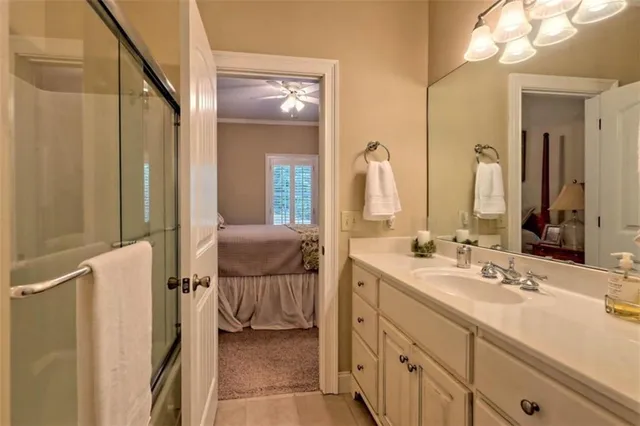 a en suite bathroom with a double vanity sink and mirror